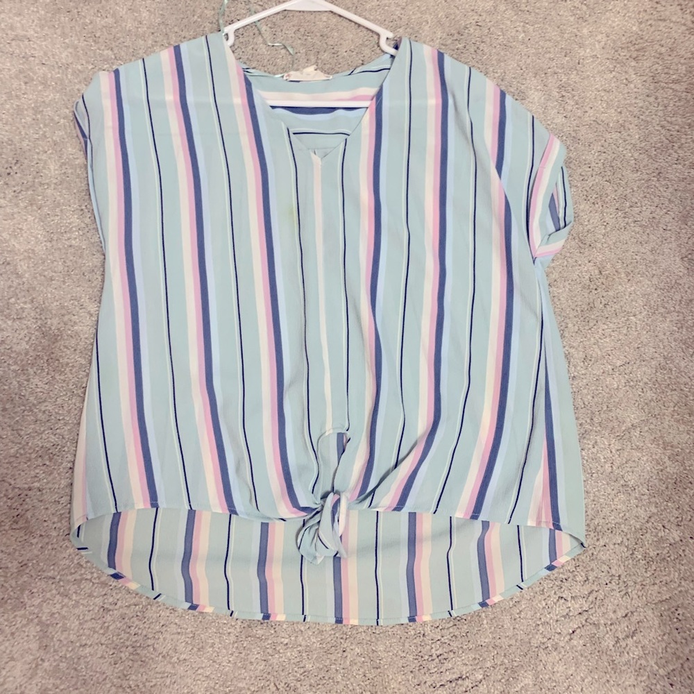 Short Sleeve, tie front casual top!
